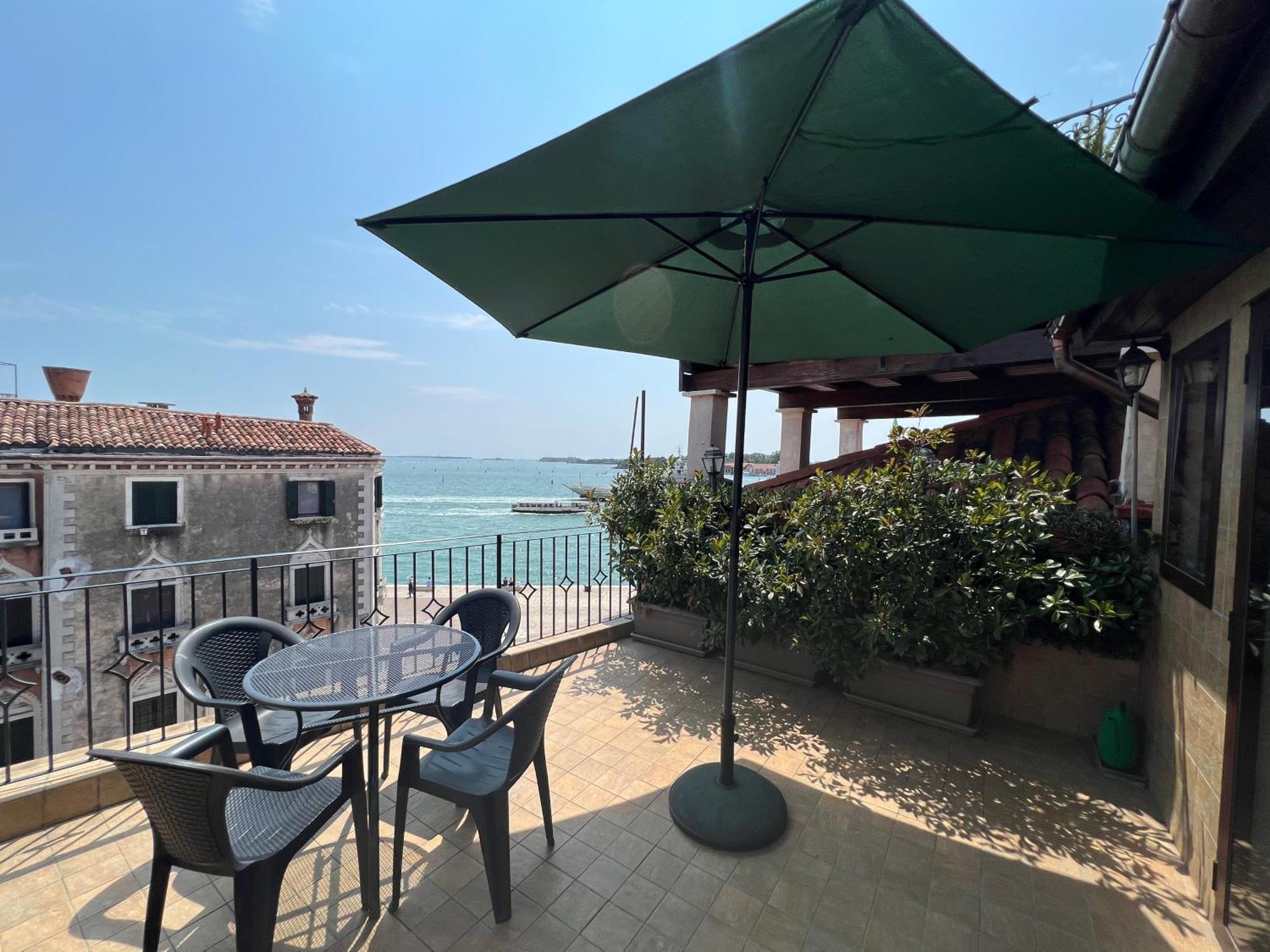 Ca' Delfina Holiday Home Venice Exterior photo