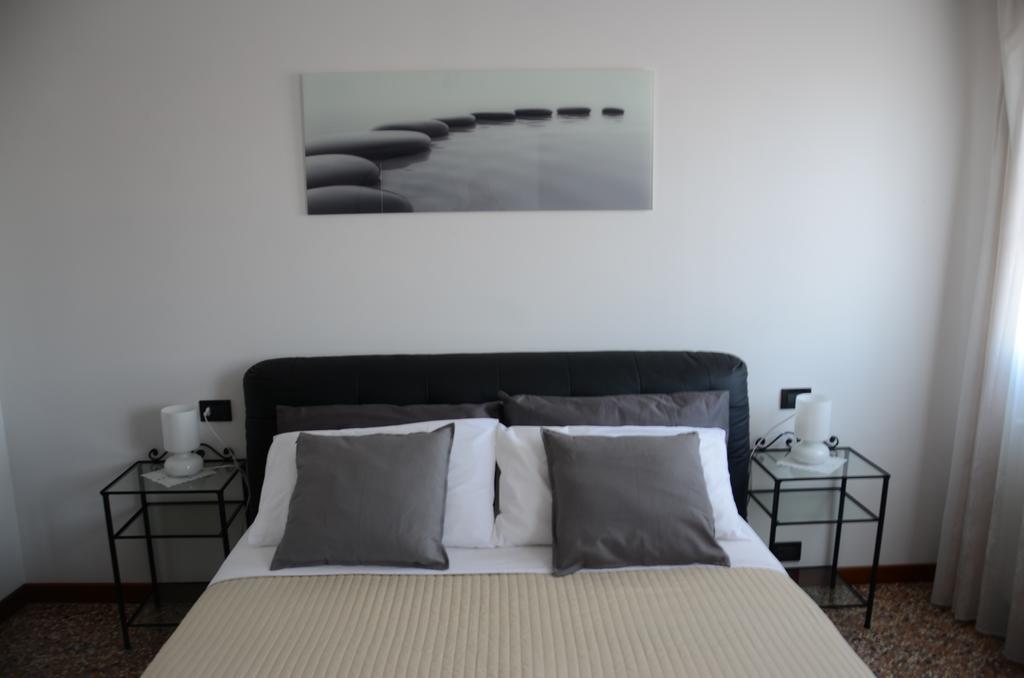 Ca' Delfina Holiday Home Venice Room photo