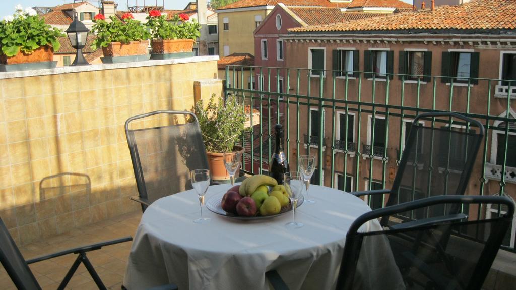 Ca' Delfina Holiday Home Venice Exterior photo