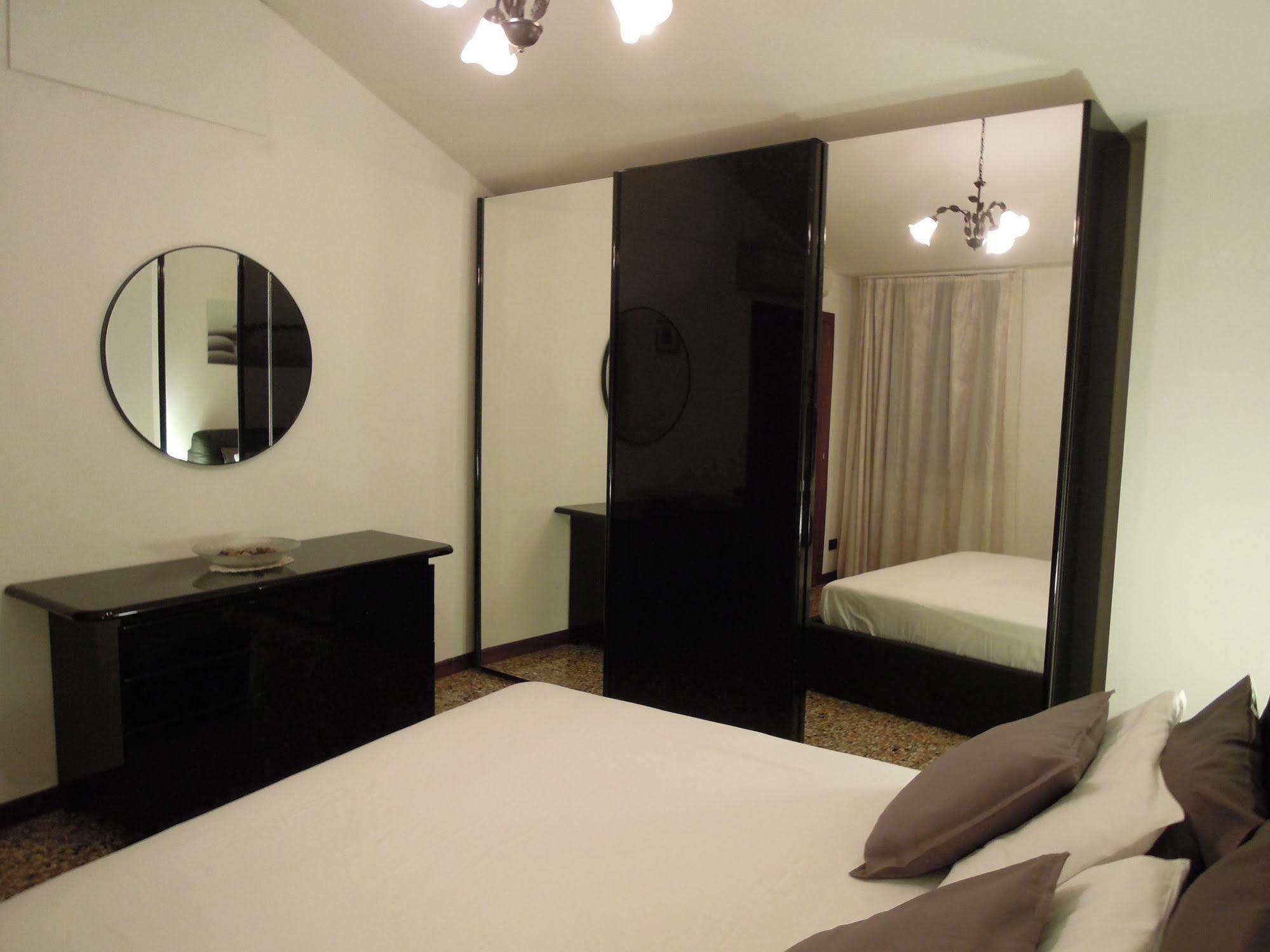 Ca' Delfina Holiday Home Venice Exterior photo