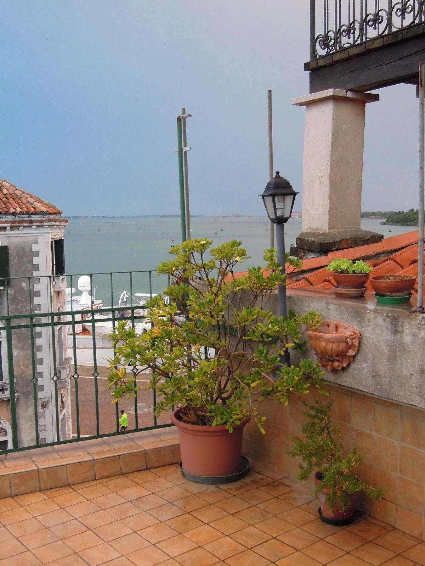 Ca' Delfina Holiday Home Venice Exterior photo