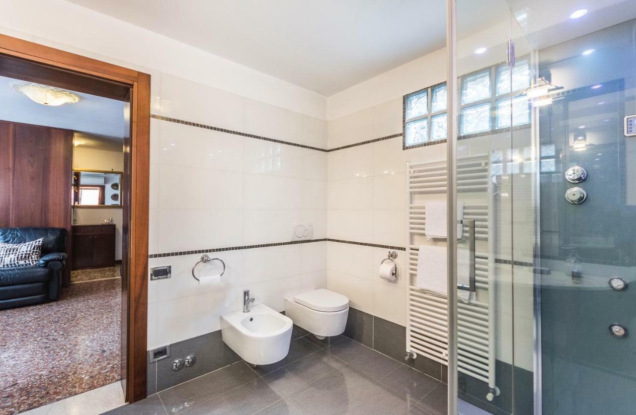 Ca' Delfina Holiday Home Venice Exterior photo